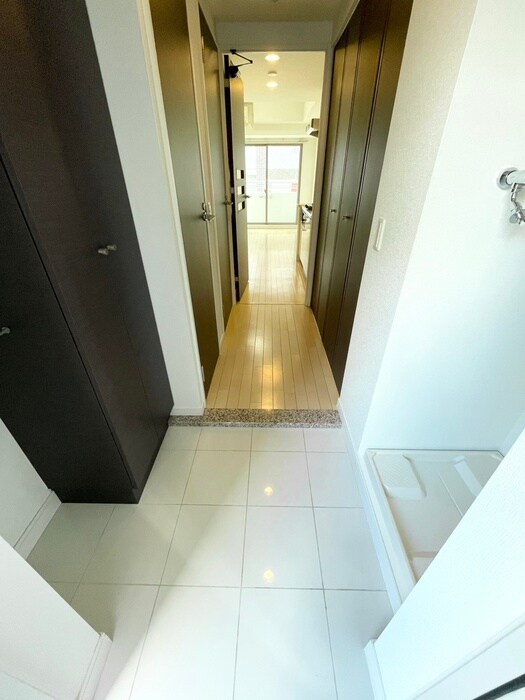 物件内観写真12　(玄関)