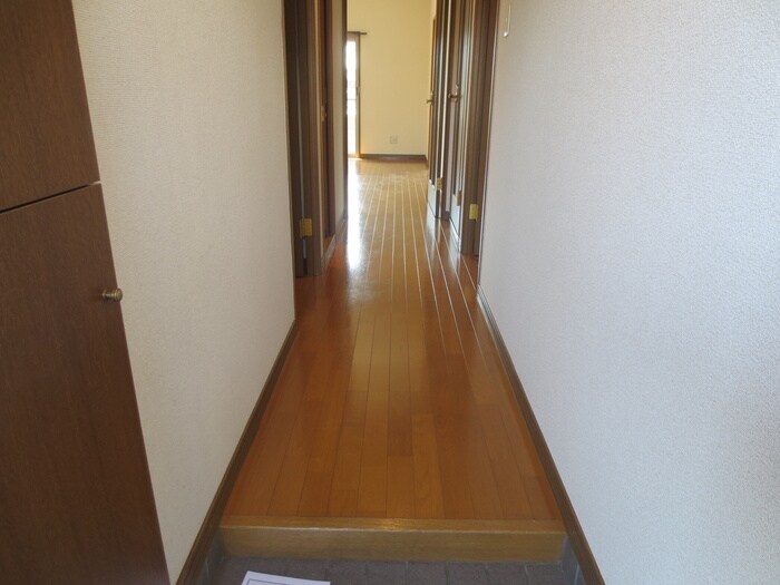 物件内観写真20　(廊下)