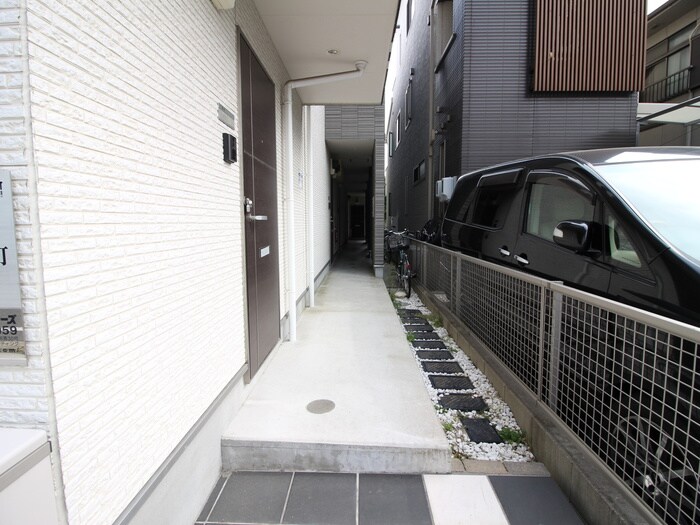 物件外観写真3　(エントランス部分)