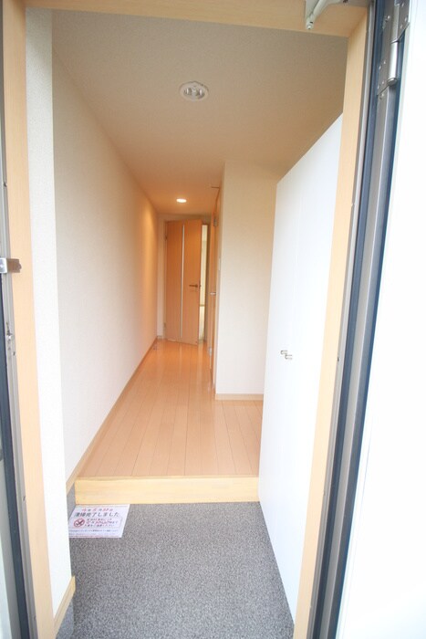 物件内観写真7　(玄関)