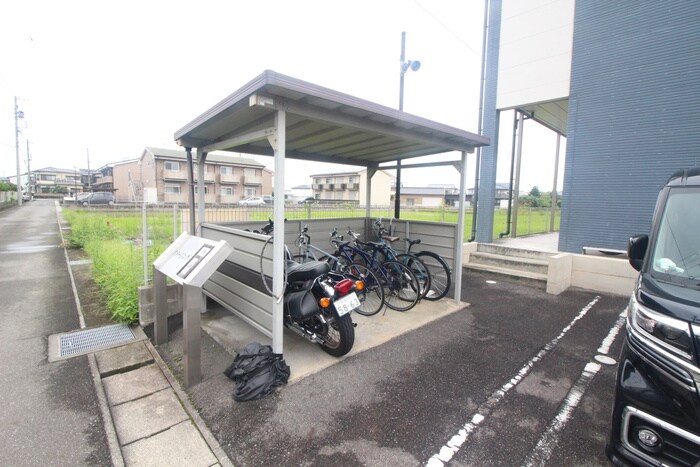 物件外観写真4　(駐輪場)