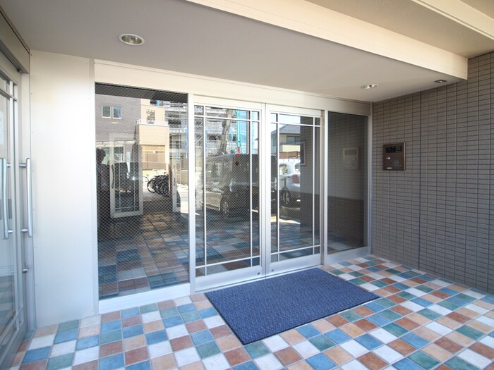 物件外観写真2　(エントランス部分)
