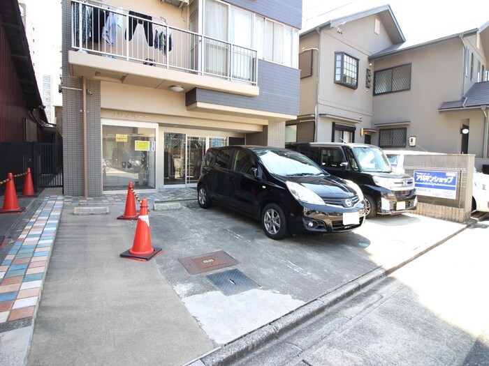 物件外観写真3　(駐車場)