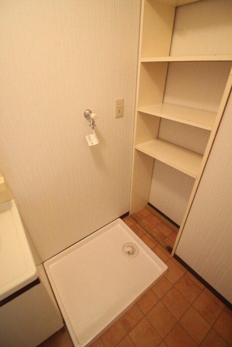 物件内観写真9　(洗濯機置場)