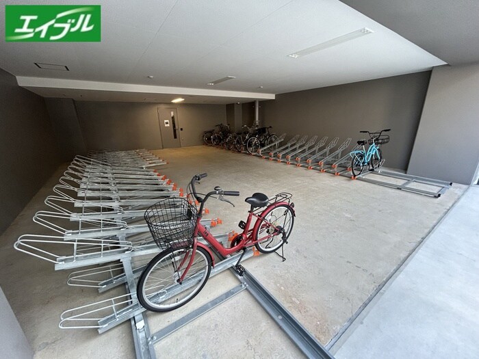 物件外観写真2　(駐輪場)