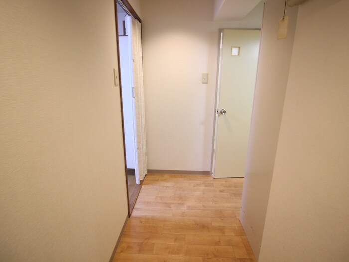 物件内観写真11　(廊下)