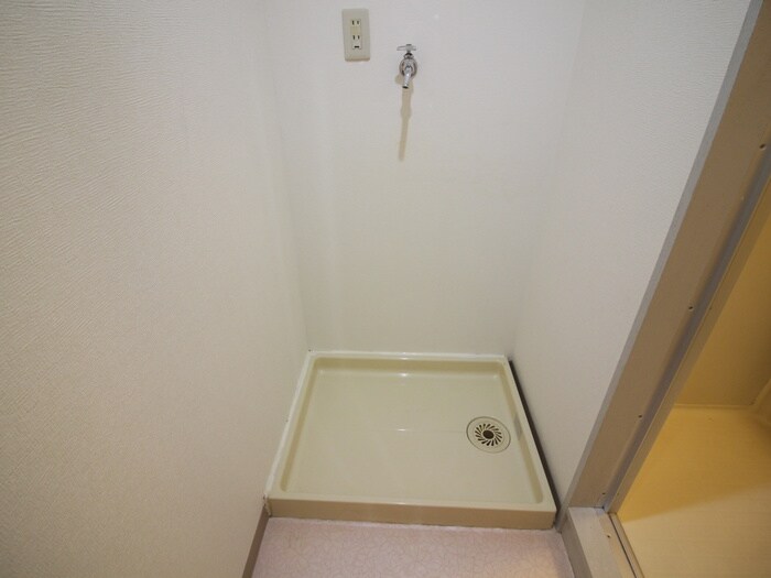 物件内観写真14　(洗濯機置場)