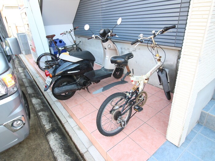 物件外観写真2　(駐輪場)