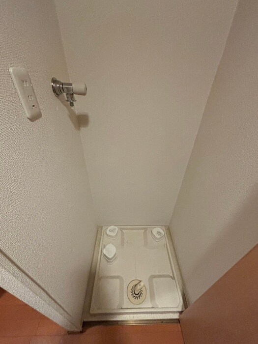 物件内観写真16　(洗濯機置場)