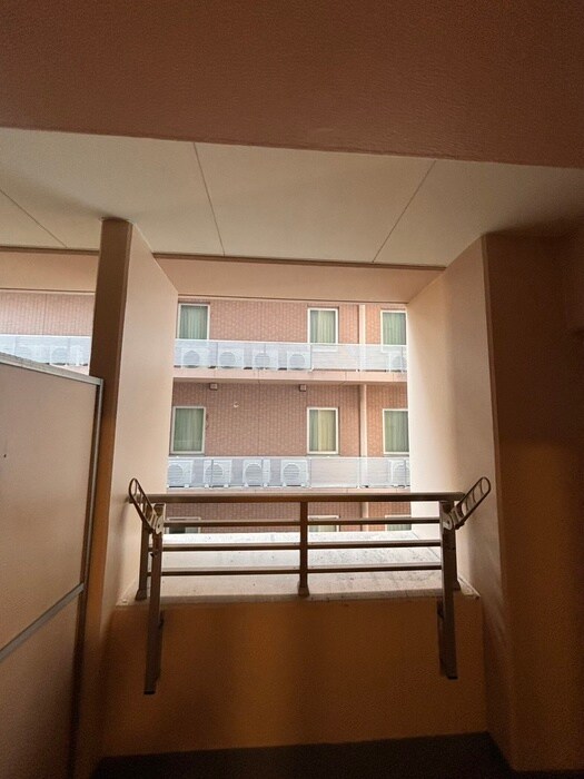 物件内観写真22　(室内からの展望)