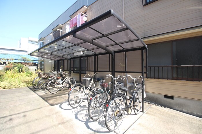 物件外観写真3　(駐輪場)