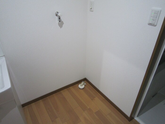 物件内観写真13　(洗濯機置場)