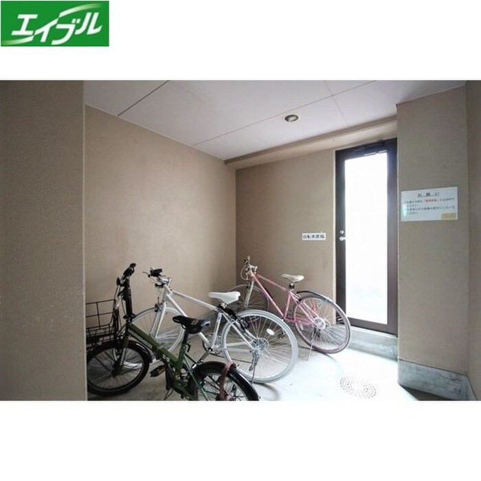 物件外観写真5　(駐輪場)