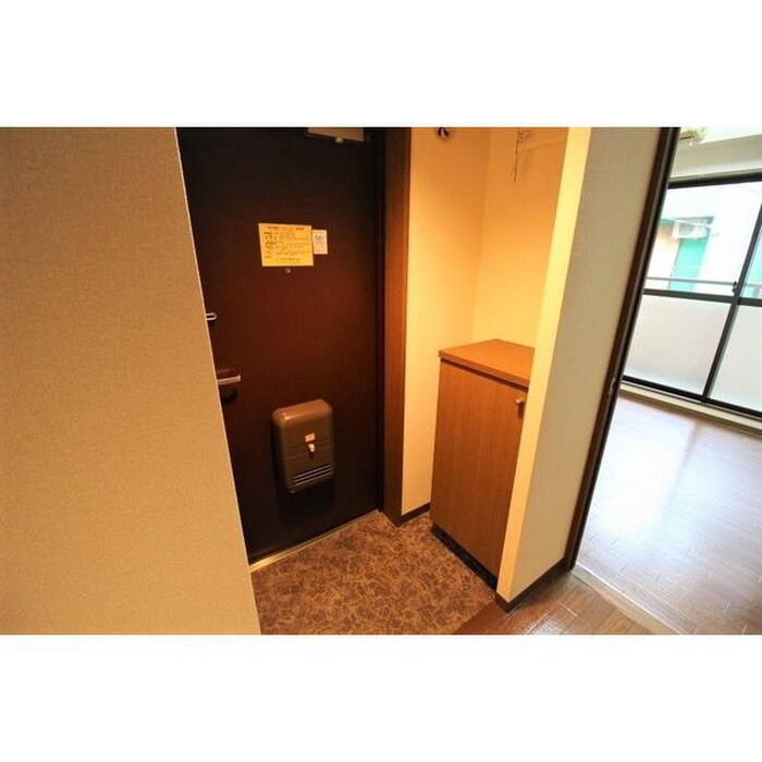 物件内観写真16　(玄関)