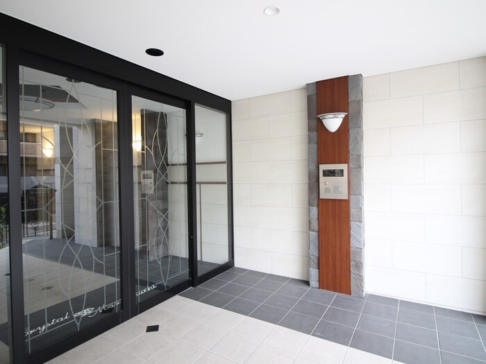 物件外観写真3　(エントランス部分)