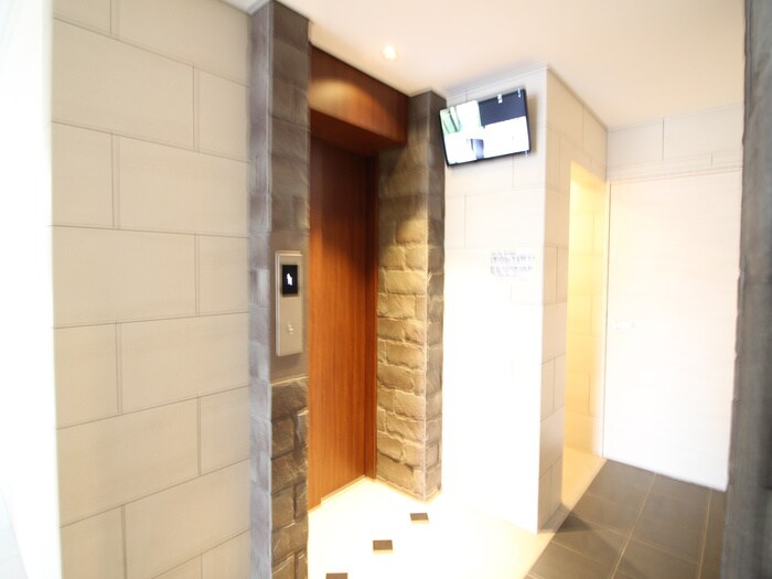 物件外観写真4　(エントランス部分)