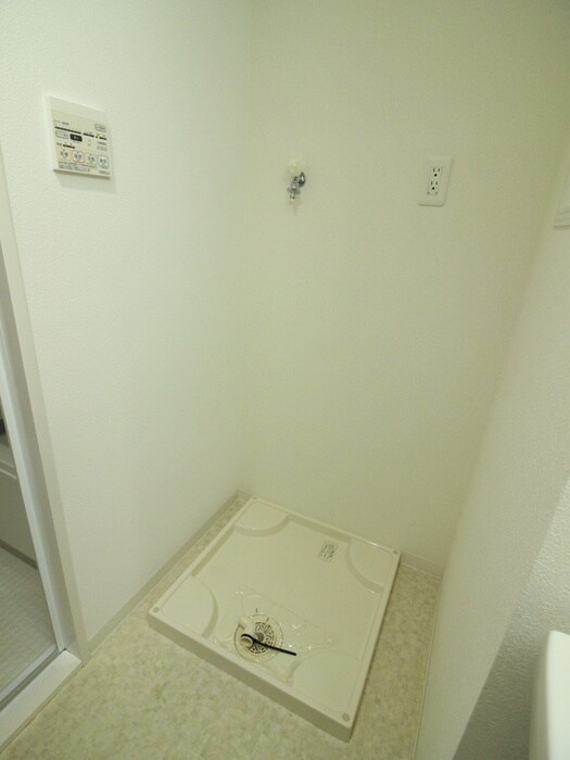 物件内観写真14　(洗濯機置場)