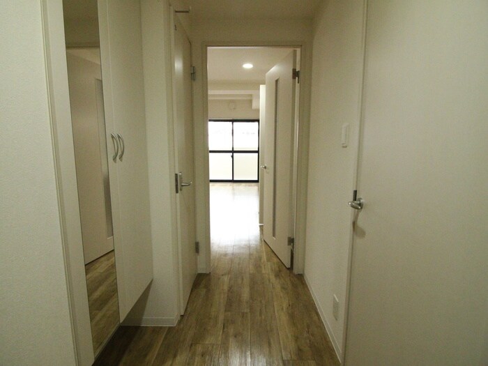 物件内観写真16　(廊下)