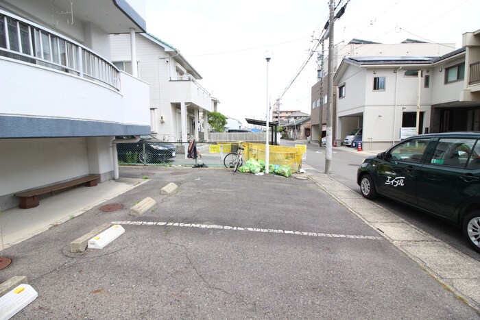 物件外観写真4　(駐車場)