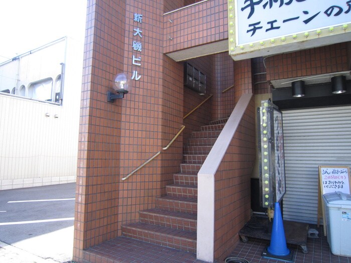 物件外観写真2　(エントランス部分)