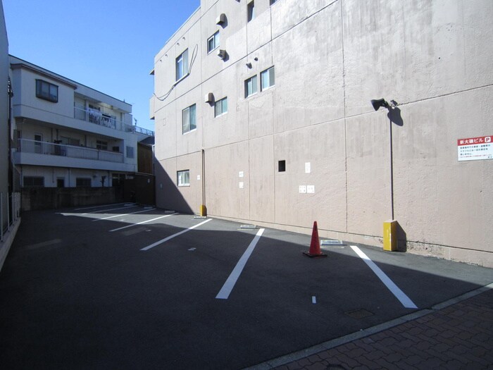 物件外観写真5　(駐車場)