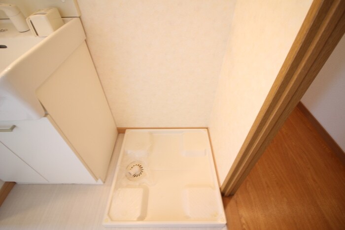 物件内観写真16　(洗濯機置場)