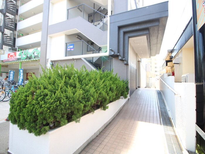 物件外観写真3　(エントランス部分)