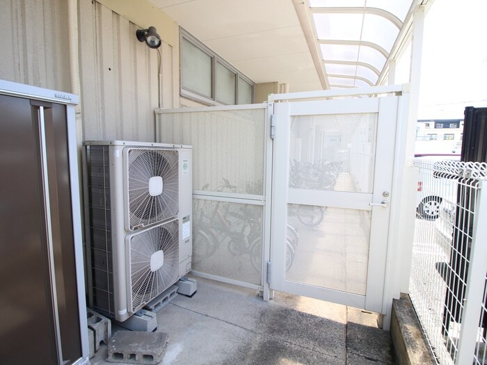 物件外観写真6　(駐輪場)