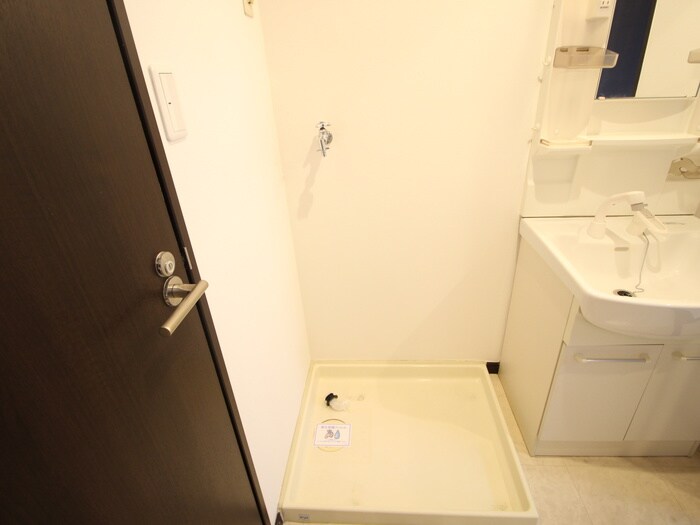 物件内観写真15　(洗濯機置場)