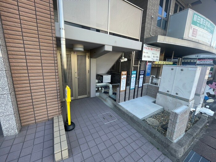 物件外観写真6　(エントランス部分)
