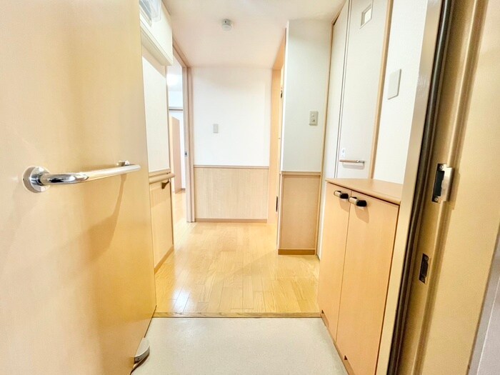 物件内観写真13　(玄関)