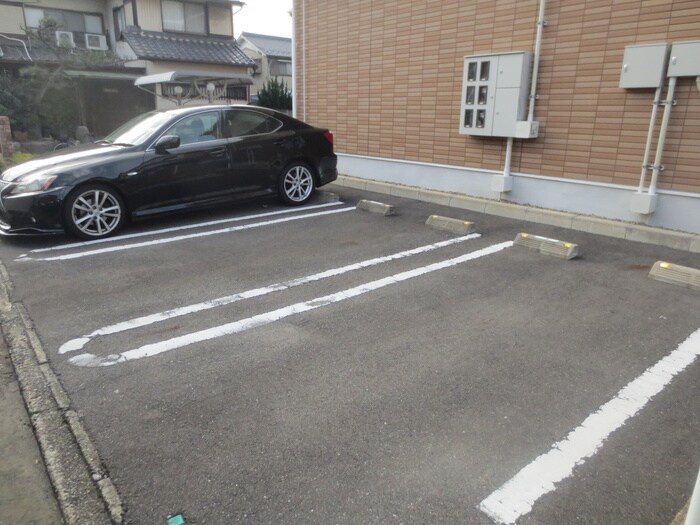 物件外観写真5　(駐車場)