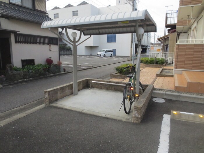 物件外観写真6　(駐輪場)