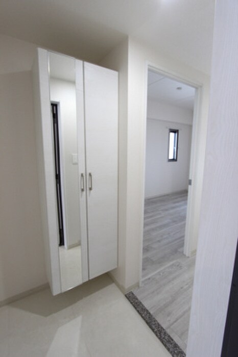 物件内観写真4　(玄関)