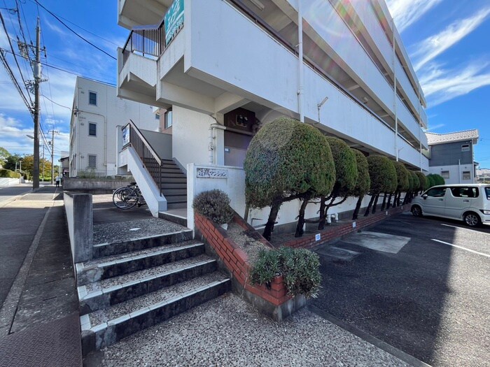 物件外観写真5　(エントランス部分)