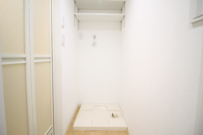 物件内観写真11　(洗濯機置場)