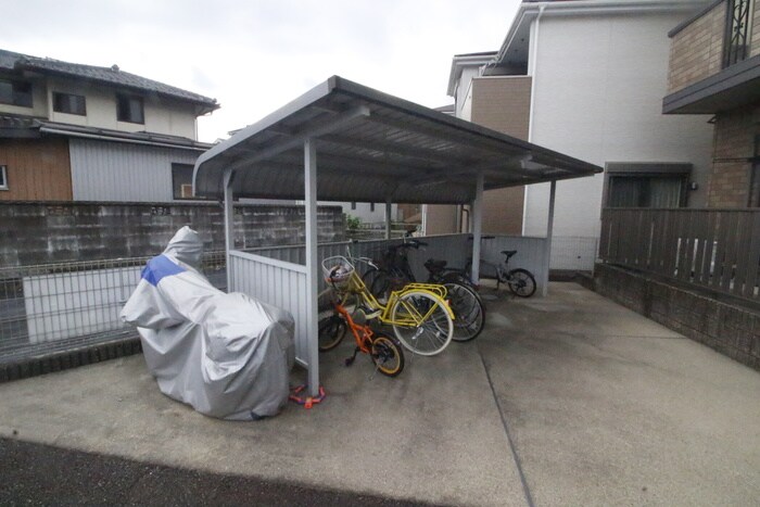 物件外観写真5　(駐輪場)
