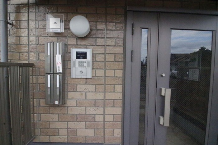 物件外観写真6　(エントランス部分)