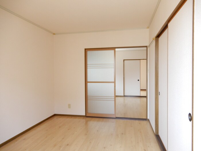 物件内観写真8　(居室)