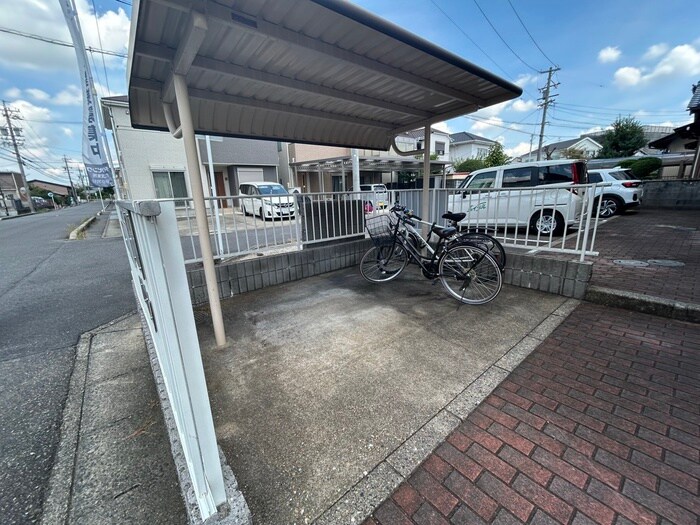 物件外観写真4　(駐輪場)