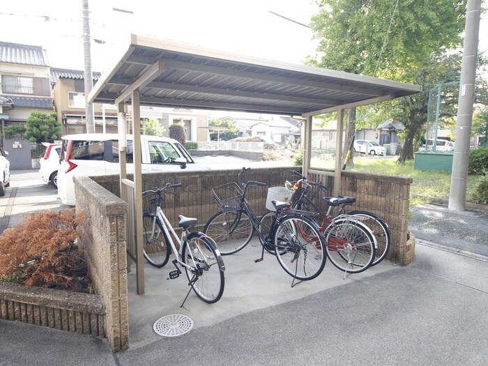 物件外観写真3　(駐輪場)