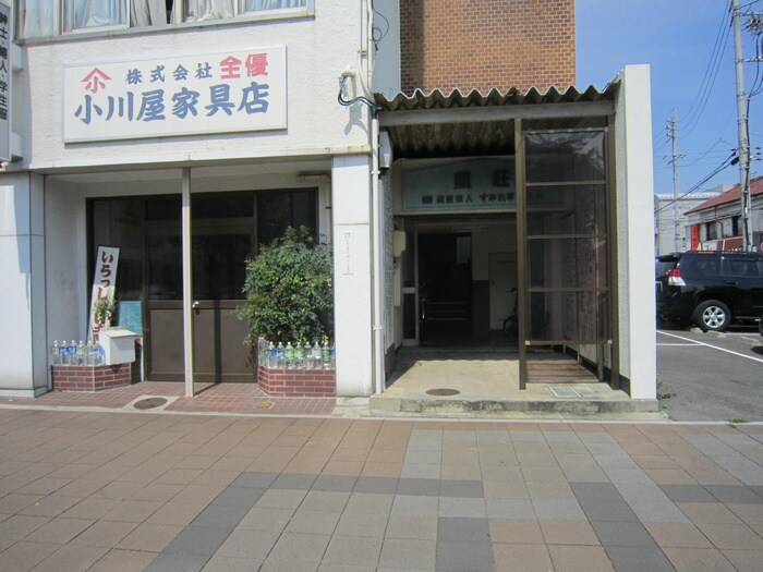 物件外観写真3　(エントランス部分)