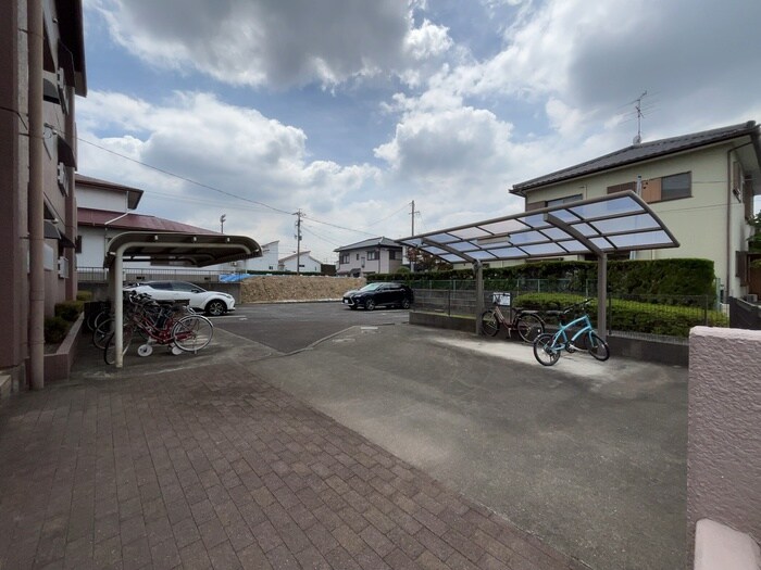 物件外観写真4　(駐輪場)
