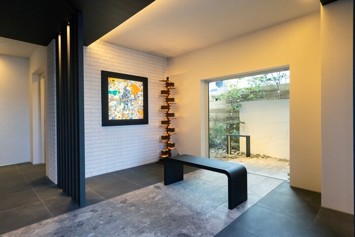 物件外観写真2　(エントランス部分)