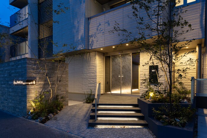 物件外観写真4　(エントランス部分)