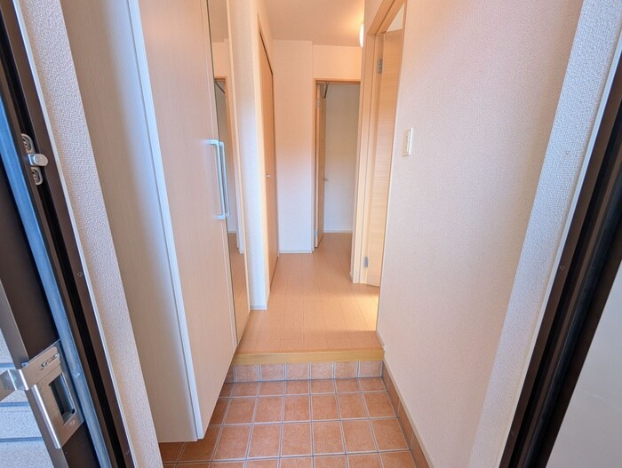 物件内観写真16　(玄関)