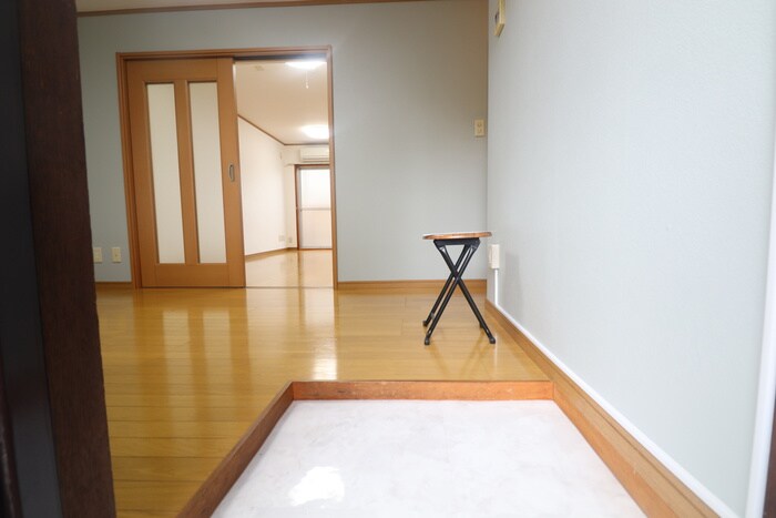 物件内観写真7　(玄関)
