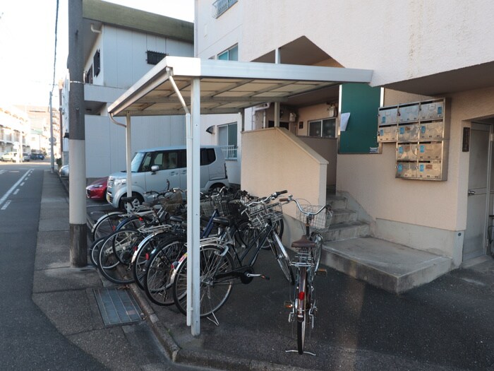 物件外観写真4　(駐輪場)
