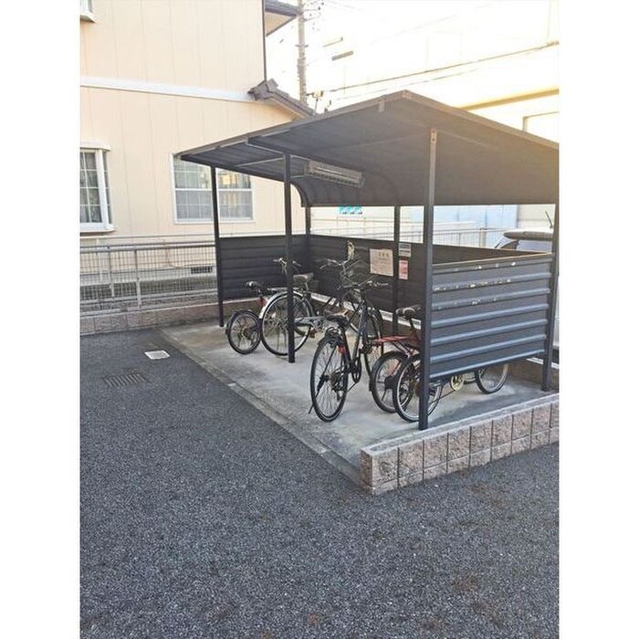 物件外観写真5　(駐輪場)