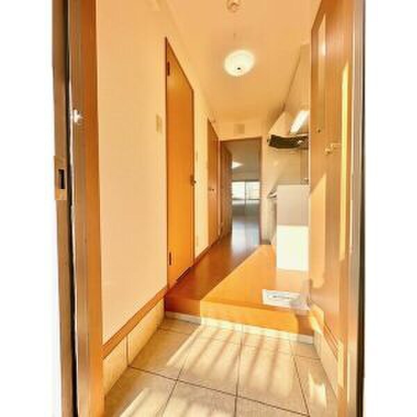 物件内観写真12　(玄関)